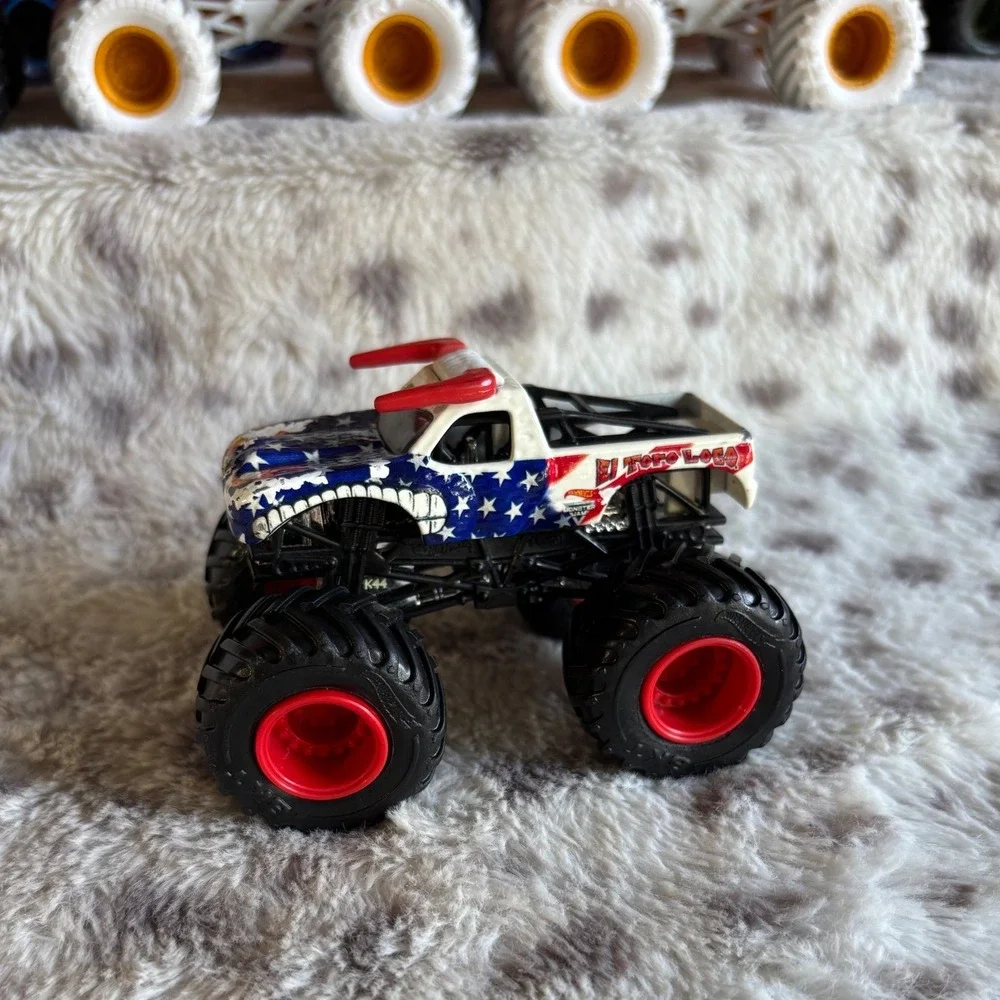 Hot Wheels Monster Jam El Toro Loco Stars and Stripes Monster Truck 1:64 Scale